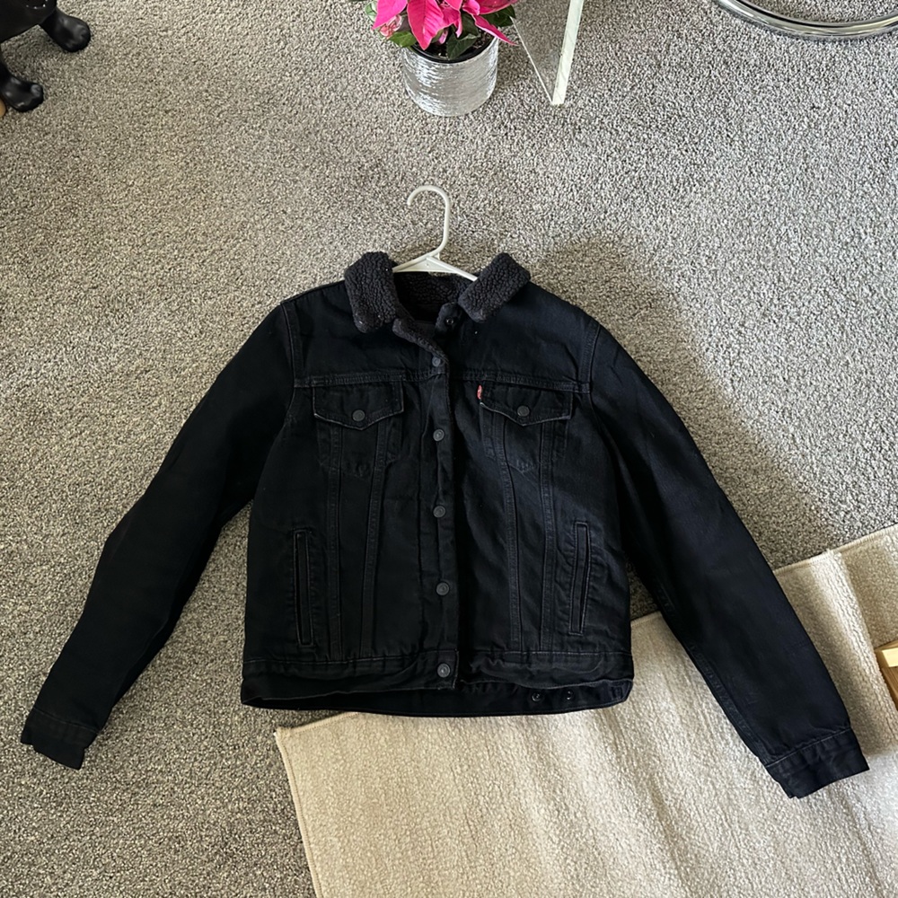 Black Levi’s jean jacket with Sherpa collar